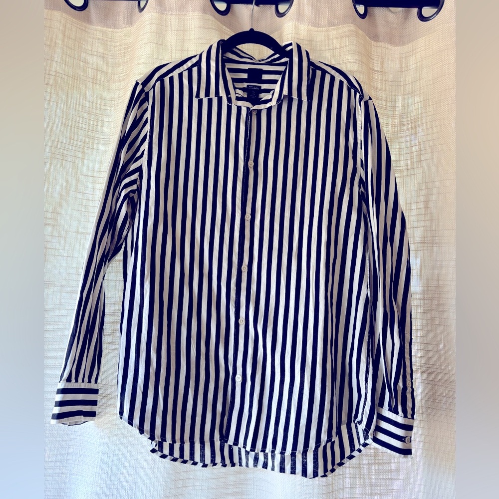 Men’s long sleeve button up shirt